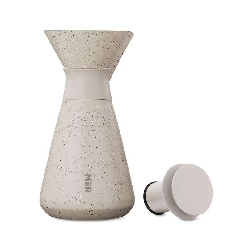 new-standard-carafe-t4 WebPDP-33oz_New_Standard_Carafe_Desert_Tan_Speckle_Studio__CAR1SVOS224_Front_Lid_Staged.jpg