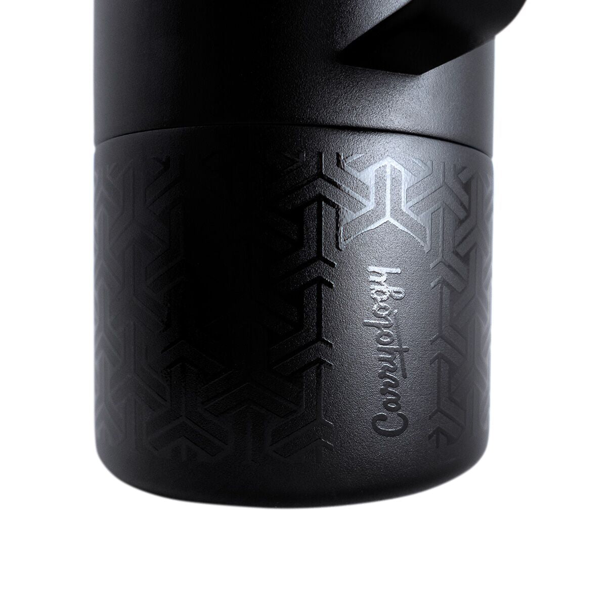 miir-x-carryology-tomo-m4 WebPDP-MiiR_x_Carryology_Tomo_Studio_Closeup__TOM1SV33402_12.10.25.jpg