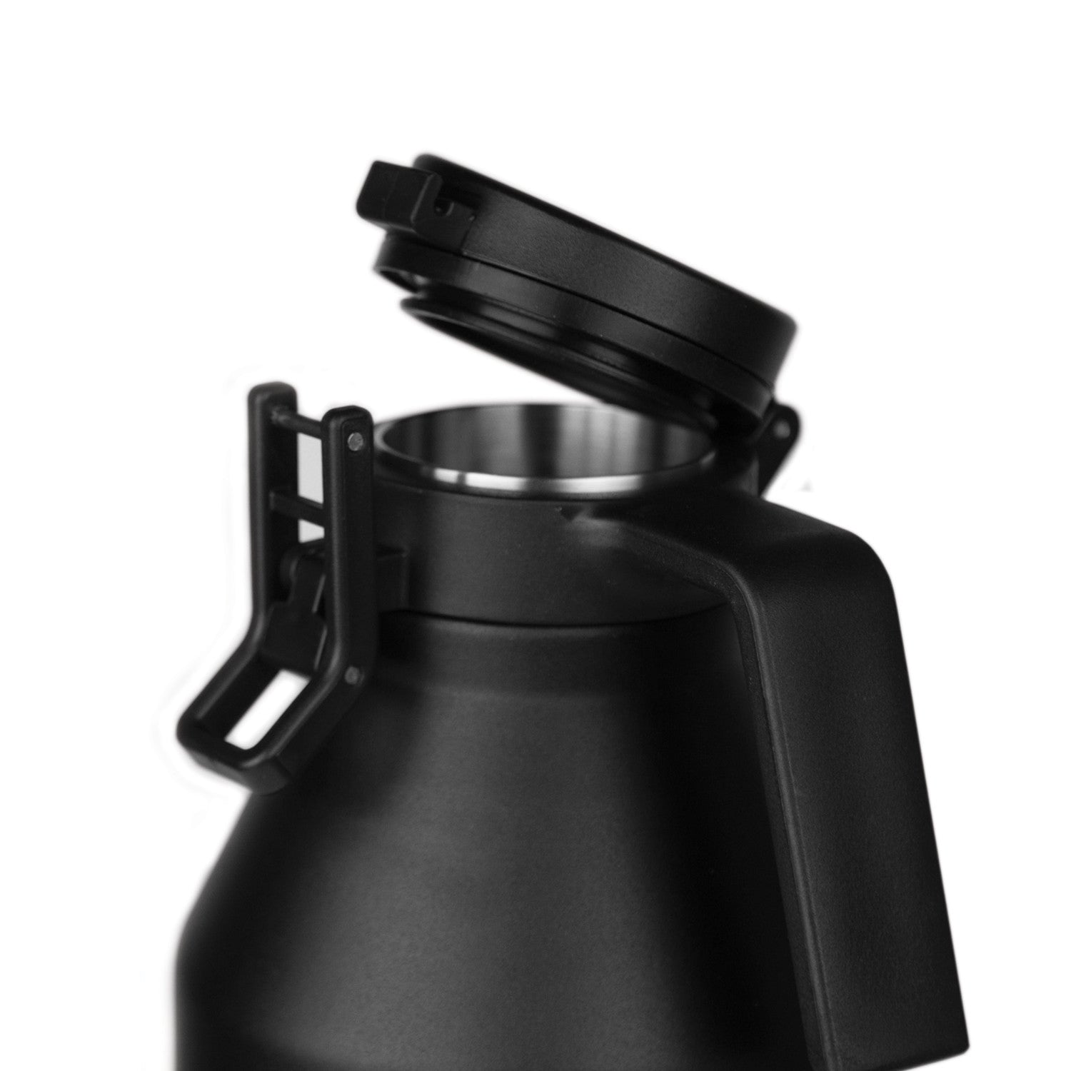 64oz-growler-s5 growlerdetail1_f7b2c86e-8bb8-40fc-b9ae-6f2e9d01276f__402220.jpg